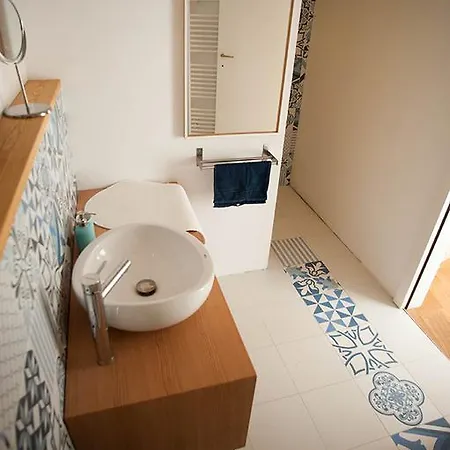 Oton Reya Apartment