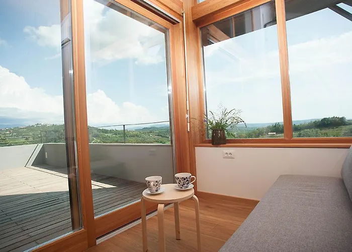 Oton Reya Apartment *